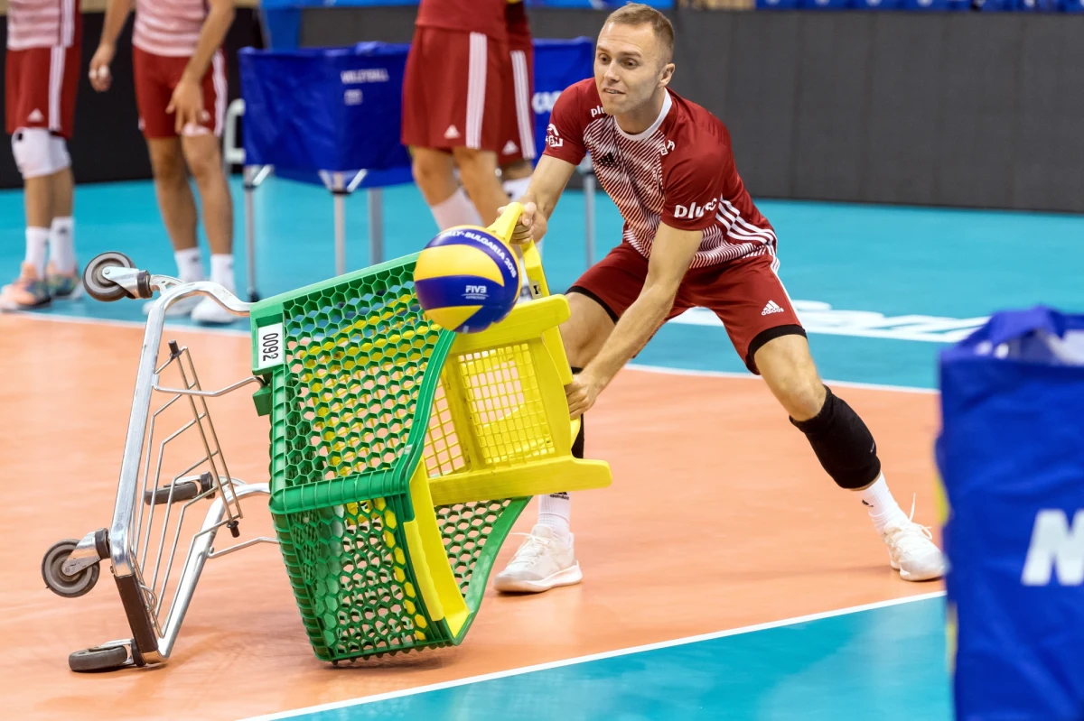 Dziś w bułgarskiej Warnie polscy siatkarze rozpoczną walkę o obronę tytułu mistrzów świata. Przypomnę przed czterema laty nasi zawodnicy wywalczyli ten tytuł pod wodzą Stephana Antigi na turnieju rozgrywanym w naszym kraju. Obronić tytuł będzie jednak o wiele trudniej.