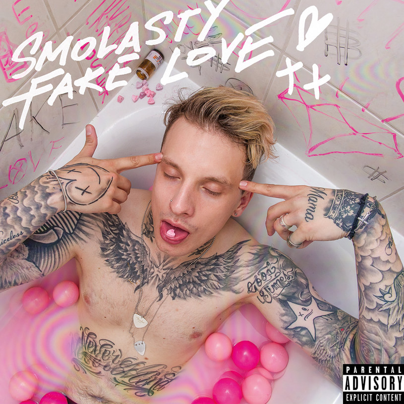 7 września do sprzedaży trafił debiutancki album Smolastego "Fake Love". Z tej okazji w sieci pojawił się trzeci singel wokalisty "Do końca". 