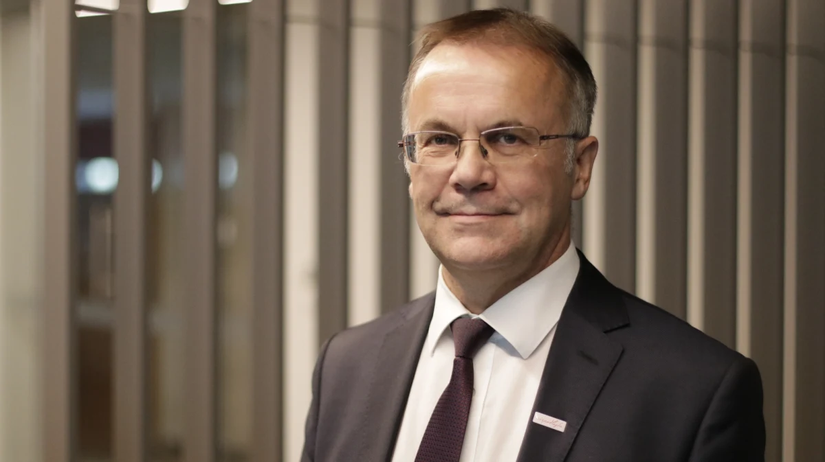 "Politycznie byłaby dla mnie interesująca rozmowa z człowiekiem, który okazuje się, że dosyć sprawnie konsoliduje dzisiejszą opozycję - czyli lider PO Grzegorz Schetyna" – mówi w Popołudniowej rozmowie w RMF FM poseł PiS i wiceminister kultury Jarosław Sellin pytany o to, którego z polityków opozycji zaprosiłby do siebie na uroczystą kolację, żeby świętować 100. rocznicę odzyskania niepodległości przez Polskę. "Myślę, że wszyscy inni są mniej istotni, jeśli chodzi o organizowanie żywiołu opozycyjnego. Myślę, że to by było dla mnie najciekawsze" - dodaje gość Marcina Zaborskiego. 