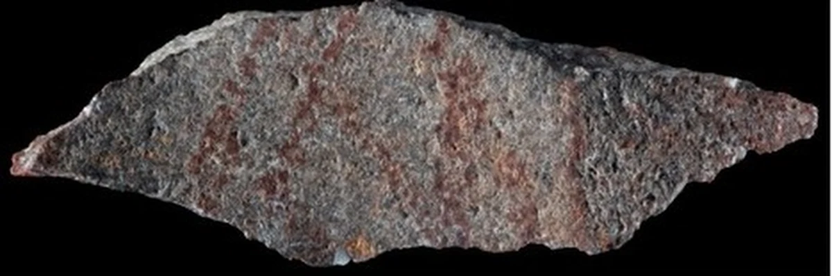 Najstarszy na świecie abstrakcyjny rysunek skalny odkryła międzynarodowa grupa naukowców w grocie w Blombos w Republice Południowej Afryki. Chodzi o dziewięć przecinających się linii, które zostały nakreślone ochrą aż 73 000 lat temu.