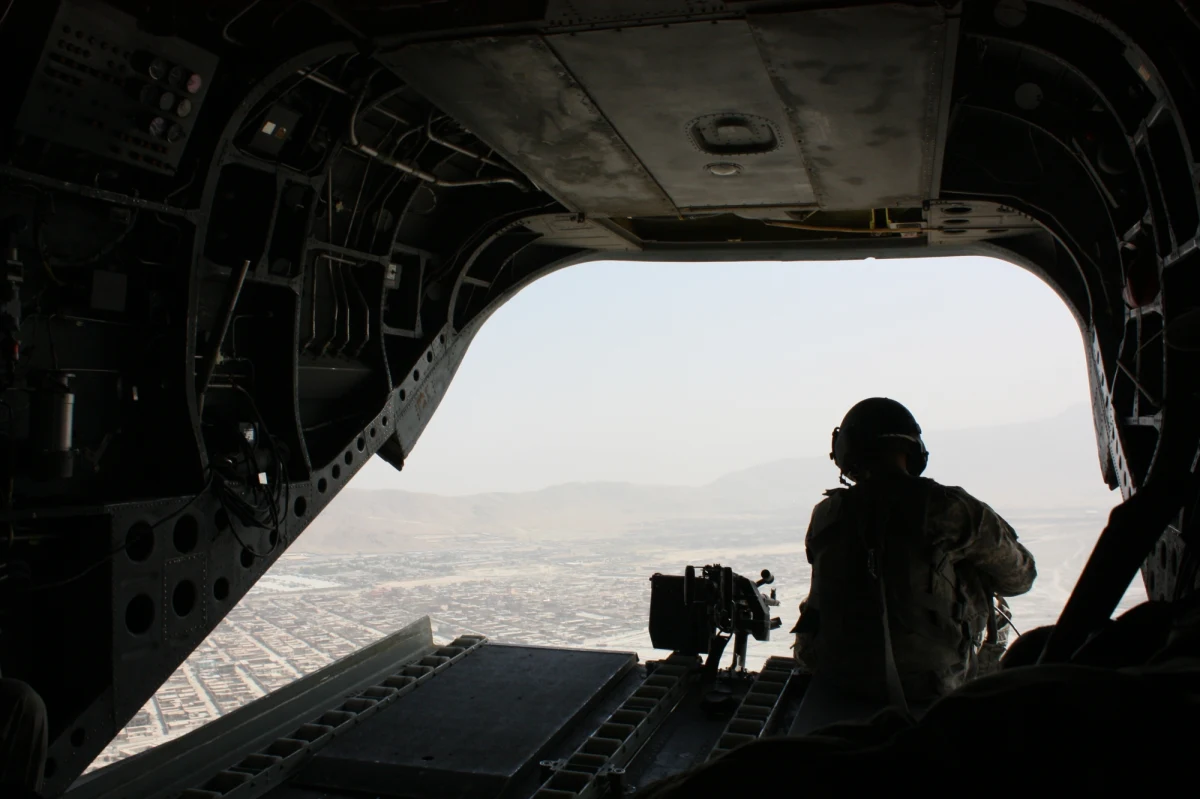 Od stycznia przeciętne uposażenie żołnierza zawodowego wyniesie 5530 zł brutto. Tę kwotę oficjalnie potwierdziło Biuro Bezpieczeństwa Narodowego - czytamy w "Dzienniku Gazecie Prawnej". Jak jednak donosi gazeta, wojsko nie chce rozgłosu w tej sprawie.