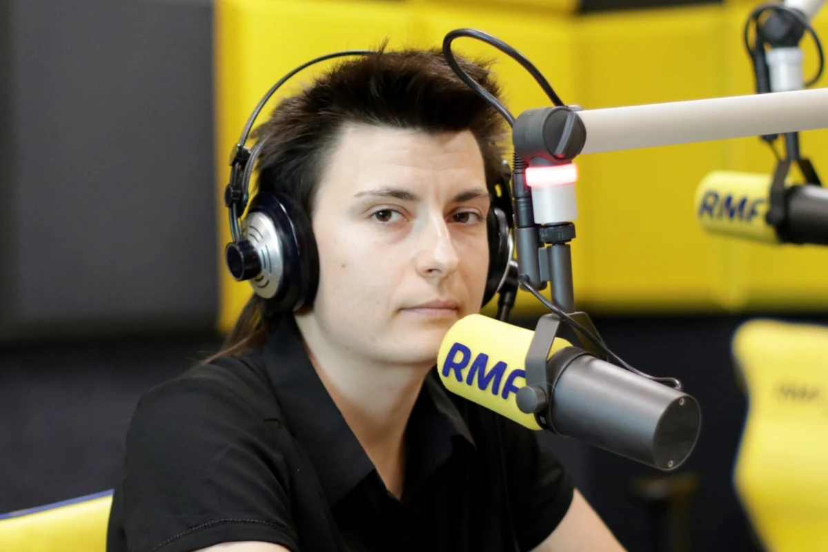 W piątek w Starachowicach rozpoczyna się 4. edycja największych na świecie zawodów łazików marsjańskich European Rover Challenge. Po roku przygotowań, projektowania, budowania i doskonalenia łazików, 40 ekip z sześciu kontynentów będzie miało okazję sprawdzić je w szeregu zadań, symulujących prawdziwą misję na Czerwoną Planetę. O zasadach rywalizacji, wymaganiach, wyzwaniach i punktacji tych zawodów mówi RMF FM jedna z sędziów, Krystyna Macioszek, programistka oprogramowania pokładowego z firmy GMV Innovating Solutions. Jak zapewnia, ekipy będą miały przez te trzy dni bardzo dużo pracy, bo modyfikacje łazików trzeba wprowadzać na bieżąco.