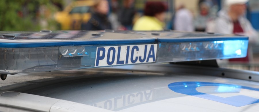 ​Policjanci z podczęstochowskich Kłomnic zatrzymali 18-latka, który podpalił znajomego, używając do tego spreju. 40-latek doznał rozległych poparzeń; sprawca odpowie za uszkodzenie ciała - podała w czwartek śląska policja.