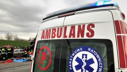 Wypadek w Śląskiem: Osobówka zderzyła się czołowo z karetką