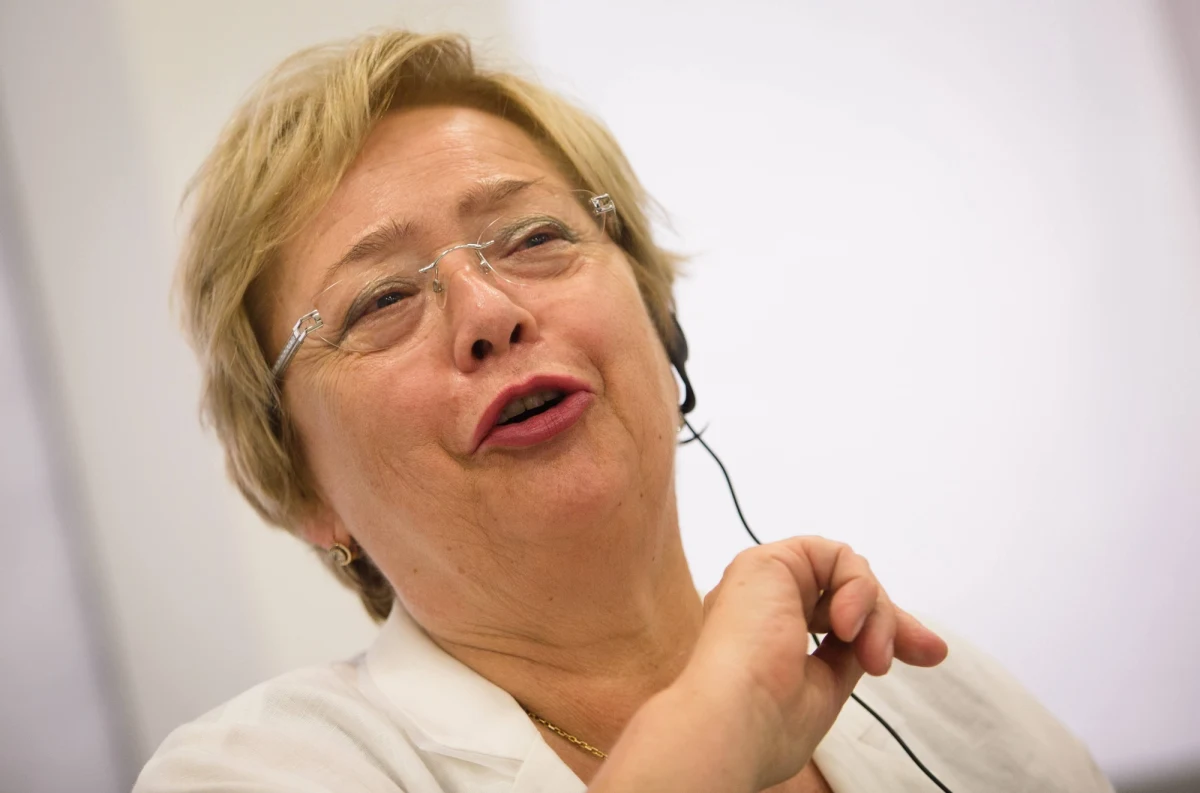 "Przede wszystkim sędziowie nie mogą odpowiadać karnie za swoje orzeczenia, chyba że popełniliby jakąś zbrodnię lub przestępstwo" - powiedziała sędzia Małgorzata Gersdorf. W ten sposób odniosła się do niedawnej wypowiedzi prokuratora krajowego Bogdana Święczkowskiego. Jego słowa określiła jako "chyba nieopatrzne stwierdzenie".