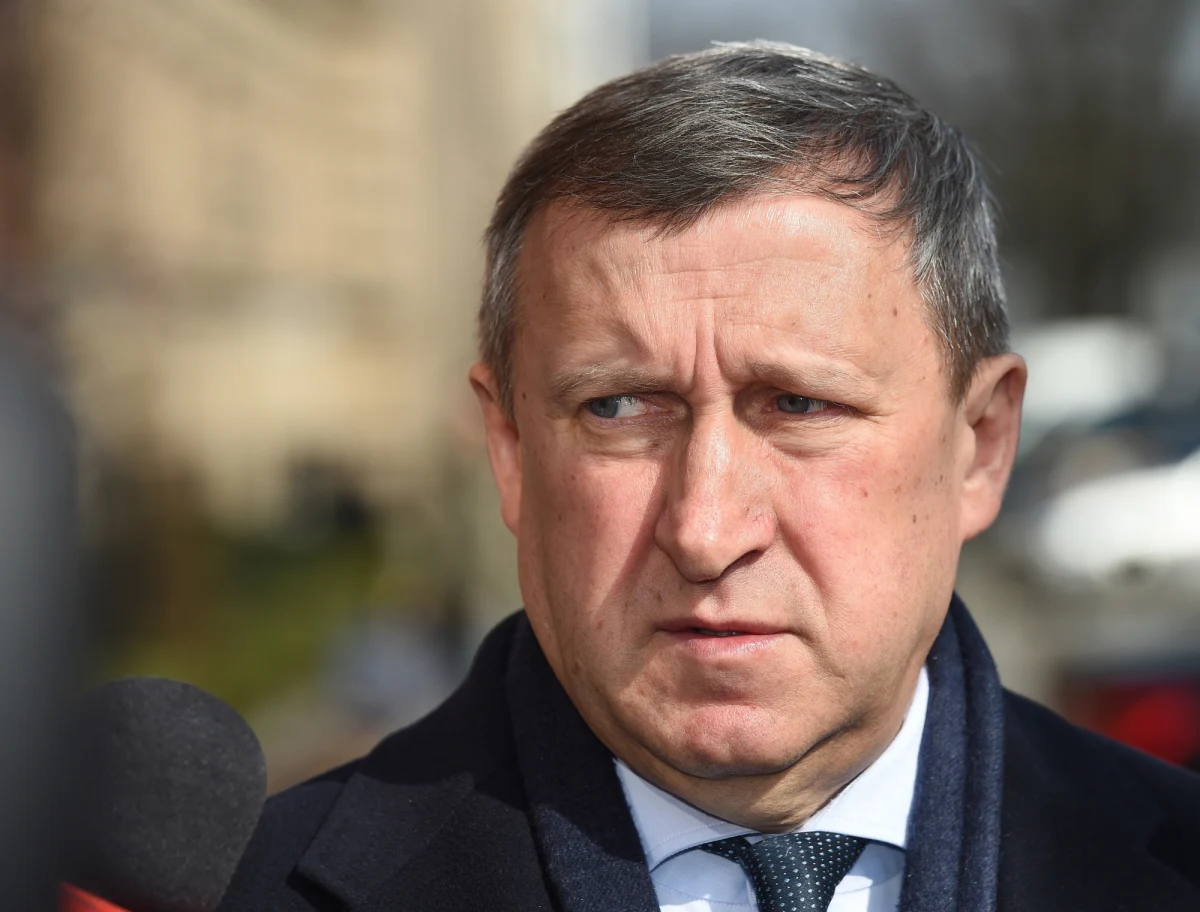 W pierwszej dekadzie października ma dojść do rozmów między ukraińskim wicepremierem a przedstawicielami Instytutu Pamięci Narodowej w sprawie odblokowania ukraińskiego zakazu prowadzenia przez polskich badaczy prac w miejscach, w których za naszą wschodnią granicą mogą być pochowani nasi rodacy. Poinformował o tym w rozmowie z reporterem RMF FM Krzysztofem Zasadą ambasador Andrij Deszczyca. 