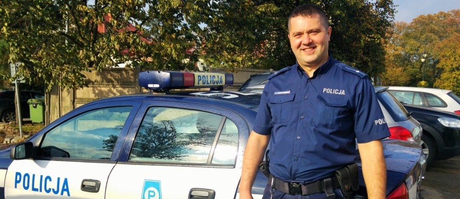 ​Policyjny radiowóz pilotował samochód, w którym jechała rodząca kobieta. We wtorek w godzinach komunikacyjnego szczytu auto utknęło w korku na drodze krajowej 72 w okolicach Aleksandrowa Łódzkiego.