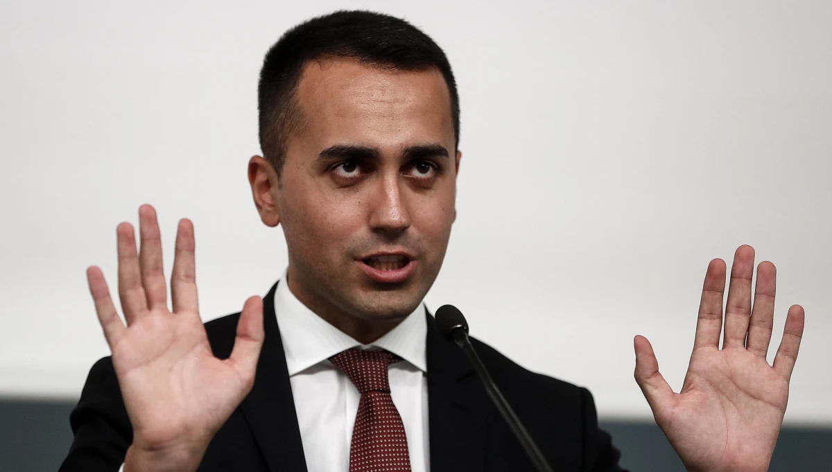 Wicepremier Włoch Luigi Di Maio z Ruchu Pięciu Gwiazd uznał za "niedopuszczalne" słowa komisarza UE ds. gospodarczych i finansowych Pierre’a Moscoviciego, który stwierdził, że w Europe są "mali Mussolini". "Niech sobie na to nie pozwala" - odparł Di Maio.