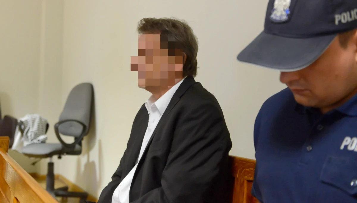 Czwartek był kolejnym dniem procesu Piotra T. Były doradca polityków jest oskarżony o posiadanie "w celu udostępniania" pornografii z udziałem dzieci. Z USA złożyć zeznania przyjechała jego żona. "Nasz dom był jak hotel, hasło do wi-fi wisiało na lodówce" - powiedziała Marzena T.