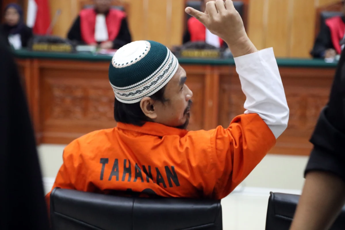 Brytyjskie ministerstwo spraw wewnętrznych poinformowało w czwartek, że w ciągu ostatniego roku na mocy ustawy o zwalczaniu terroryzmu skazano rekordową liczbę 90 osób. Jak zaznaczono, największą grupą wśród aresztowanych są biali.
