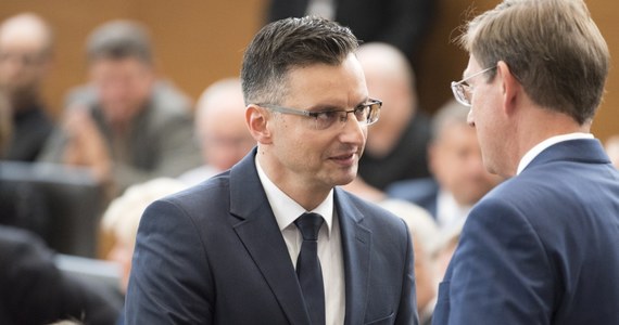 ​Słoweński parlament zatwierdził mniejszościowy centrolewicowy rząd premiera Marjana Szareca. 45 deputowanych w liczącym 90 miejsc parlamencie zagłosowało za nowym rządem, 34 było przeciwko, a 11 wstrzymało się od głosu lub było nieobecnych.