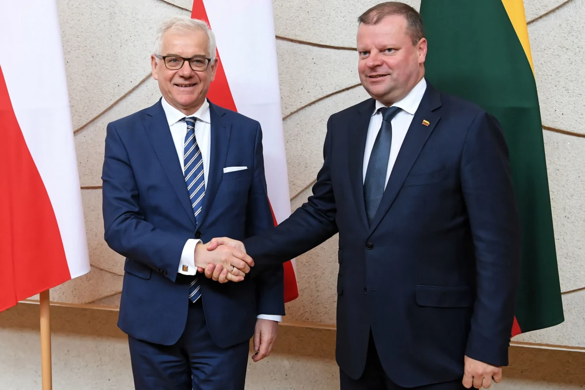 ​Szef MSZ Jacek Czaputowicz zaapelował w wywiadzie dla agencji BNS o zniesienie progu wyborczego dla organizacji mniejszości narodowych w wyborach parlamentarnych na Litwie. Według niego, pozwoli to wyeliminować współpracę polskiej partii na Litwie z organizacjami rosyjskimi.