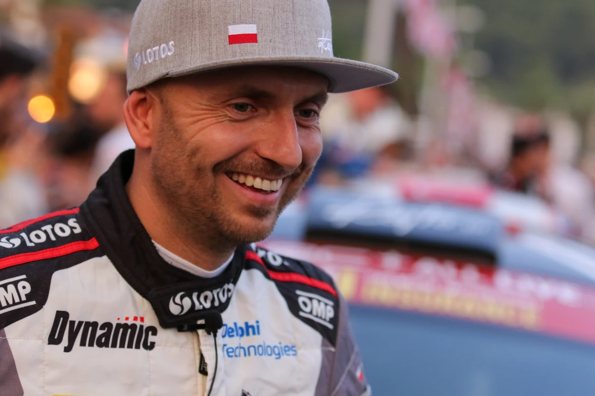 Kajetan Kajetanowicz (Ford Fiesta R5) zajmuje 19. miejsce po czterech odcinkach specjalnych Rajdu Turcji, 10. rundy mistrzostw świata. Liderem jest Norweg Andreas Mikkelsen (Hyundai I20).