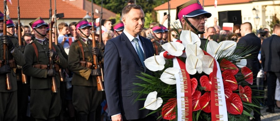 Apelujemy do prezydenta Andrzeja Dudy, aby wycofał się ze swoich słów o UE; Polexit będzie dla nas wszystkich katastrofą - ocenili lider Platformy Obywatelskiej Grzegorz Schetyna i kandydat Koalicji Obywatelskiej na prezydenta stolicy Rafał Trzaskowski. Apel do Dudy ma formę spotu zamieszczonego w internecie. 