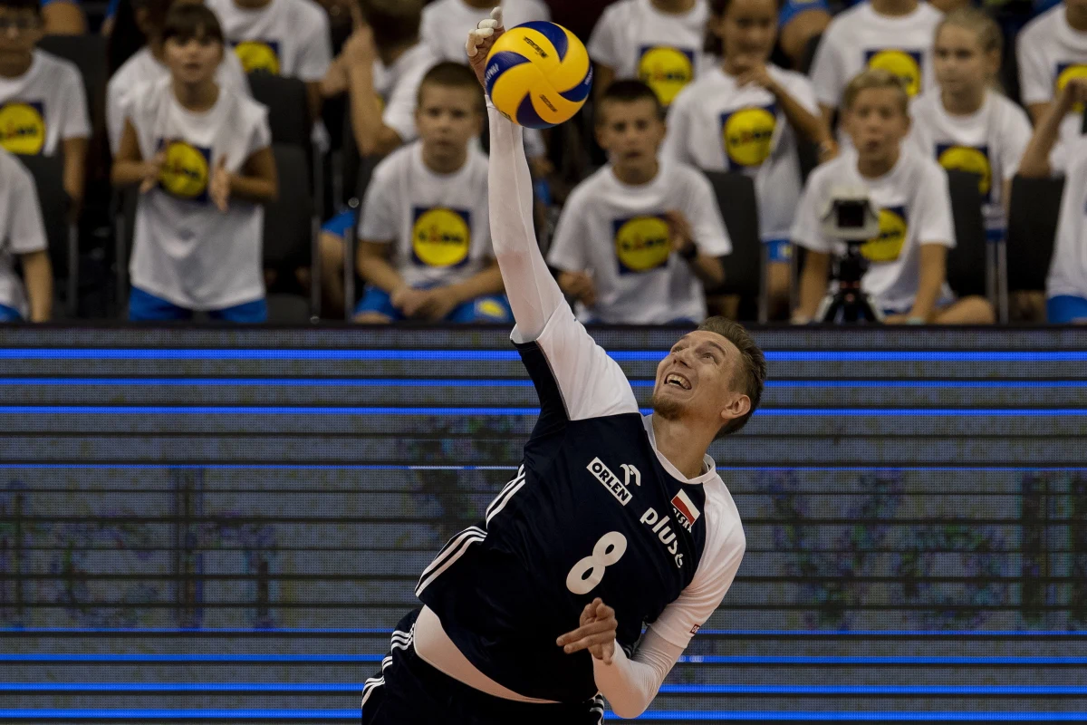 Po dwóch meczach na mistrzostwach świata Polscy siatkarze mają dzień wolnego od turnieju. Nie oznacza to jednak, że nic nie robią. O początku turnieju, a także o tym co dzieje się w kadrze, z atakującym polskiej reprezentacji Damian Schulzem w Złotych Piaskach rozmawiał Wojciech Marczyk z redakcji sportowej RMF FM.