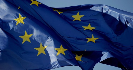 Ukraina otrzyma miliard euro kredytu z Unii Europejskiej - poinformował Komisja Europejska. Ukraińskie władze podpisały w Kijowie porozumienie w tej sprawie z KE.