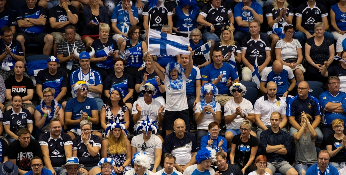 Statystyk fińskich siatkarzy Oskar Kaczmarczyk chce, by jego zespół pokonał Polaków w meczu grupy D mistrzostw świata, ale podczas spotkań rodaków odzywa się w nim sentyment. "Jak wygrają fajną akcję, to się cieszę" - powiedział PAP były drugi trener biało-czerwonych.