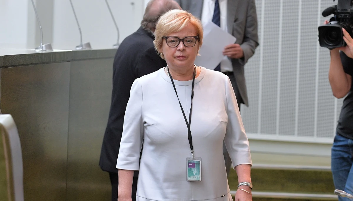 Wynagrodzenie prof. Małgorzaty Gersdorf nie uległo zmianie i otrzymuje je w takiej wysokości, jaka należy się I prezesowi Sądu Najwyższego - poinformował PAP zespół prasowy SN. Jak dodano, prezesi izb zastępujący I prezesa SN podczas jego nieobecności, nie pobierają z tego tytułu żadnych dodatków.