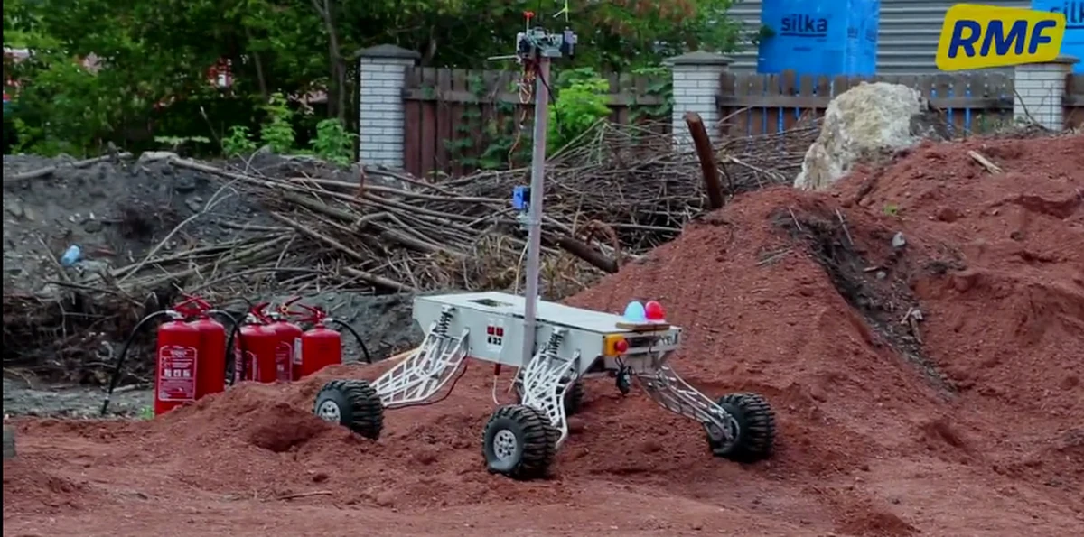 W Muzeum Przyrody i Techniki w Starachowicach dziś drugi dzień rywalizacji w największych na świecie zawodach łazików marsjańskich. W czwartej Edycji European Rover Challenge bierze udział ponad 40 zespołów z 20 krajów na sześciu kontynentów. Na razie nikt jeszcze się nie wycofał. 