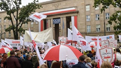 Protest przed gmachem resortu edukacji w Warszawie