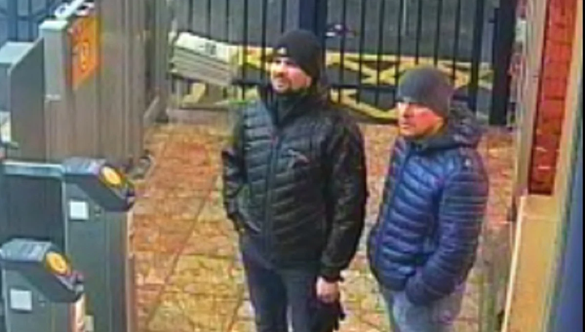 ​Dwóch dziennikarzy poinformowało, że zadzwonili na numer telefonu podany w dokumentach Aleksandra Pietrowa - jednego z podejrzanych o otrucie Siergieja Skripala i jego córki Julii. Osoba, która odebrała poinformowała ich, że dodzwonili się... do rosyjskiego ministerstwa obrony.