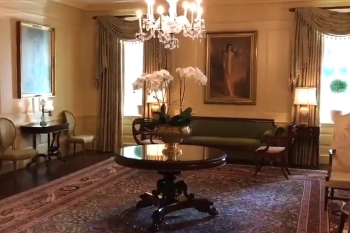 18 września prezydenta Andrzej Duda spotka się w Waszyngtonie z przywódcą USA Donaldem Trumpem. Z oficjalnego planu wynika, że jego wizyta w Białym Domu potrwa nieco ponad dwie godziny. Dziennikarz RMF FM Paweł Żuchowski pokazuje, jak od środka wygląda rezydencja prezydenta Stanów Zjednoczonych. 