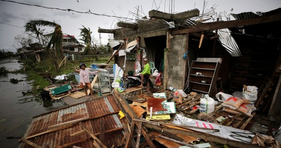 Do 28 wzrósł bilans ofiar śmiertelnych tajfunu Mangkhut na Filipinach. Teraz dotarł on do chińskiego wybrzeża. Żywioł osłabł, ale wciąż stanowi zagrożenie dla miast w delcie Rzeki Perłowej, w tym Hongkongu i Makau.