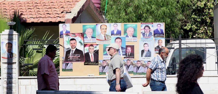 ​Rząd Baszara al-Assada zorganizował w Syrii pierwsze od wybuchu wojny domowej w 2011 roku wybory samorządowe. Większość kandydatów to członkowie rządzącej partii Baas. Sprawia to, że Syryjczycy podchodzą dość sceptycznie do głosowania.