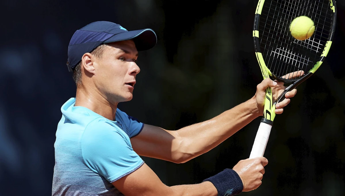 ​Polscy tenisiści wygrali w Kluż-Napoka z Rumunią 3:2 w meczu 3. rundy Grupy II Strefy Euro-Afrykańskiej Pucharu Davisa i awansowali na wyższy szczebel rozgrywek. Decydujący punkt zdobył Kamil Majchrzak, który pokonał Adriana Ungura 6:3, 6:2.