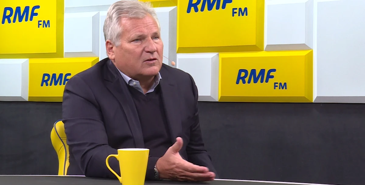 "Nie żyję z lobbingu. Ja się tym nie zajmuję" - stwierdził w Porannej rozmowie w RMF FM były prezydent Aleksander Kwaśniewski. "Nie wyobrażam sobie, że miałbym się zarejestrować jako lobbysta. Jeżeli jestem na konferencji międzynarodowej i mówię, że trzeba Ukrainę przyjąć do UE to jest ewidentny lobbing, ale nie otrzymuję za to środków. Otrzymuję pieniądze za to, że wygłaszam ten wykład" - dodał. 