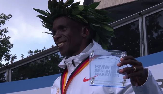 Eliud Kipchoge rekordzistą świata w maratonie. Wideo