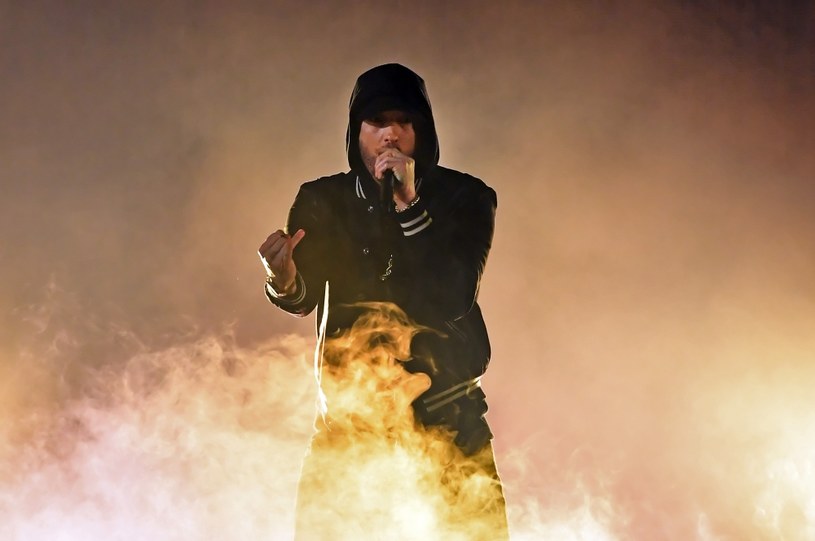 Ciąg dalszy wojenki Eminem kontra Machine Gun Kelly. "Killshot" to odpowiedź na nagranie "Rap Devil", którym Kelly wyśmiał Slim Shady'ego. 