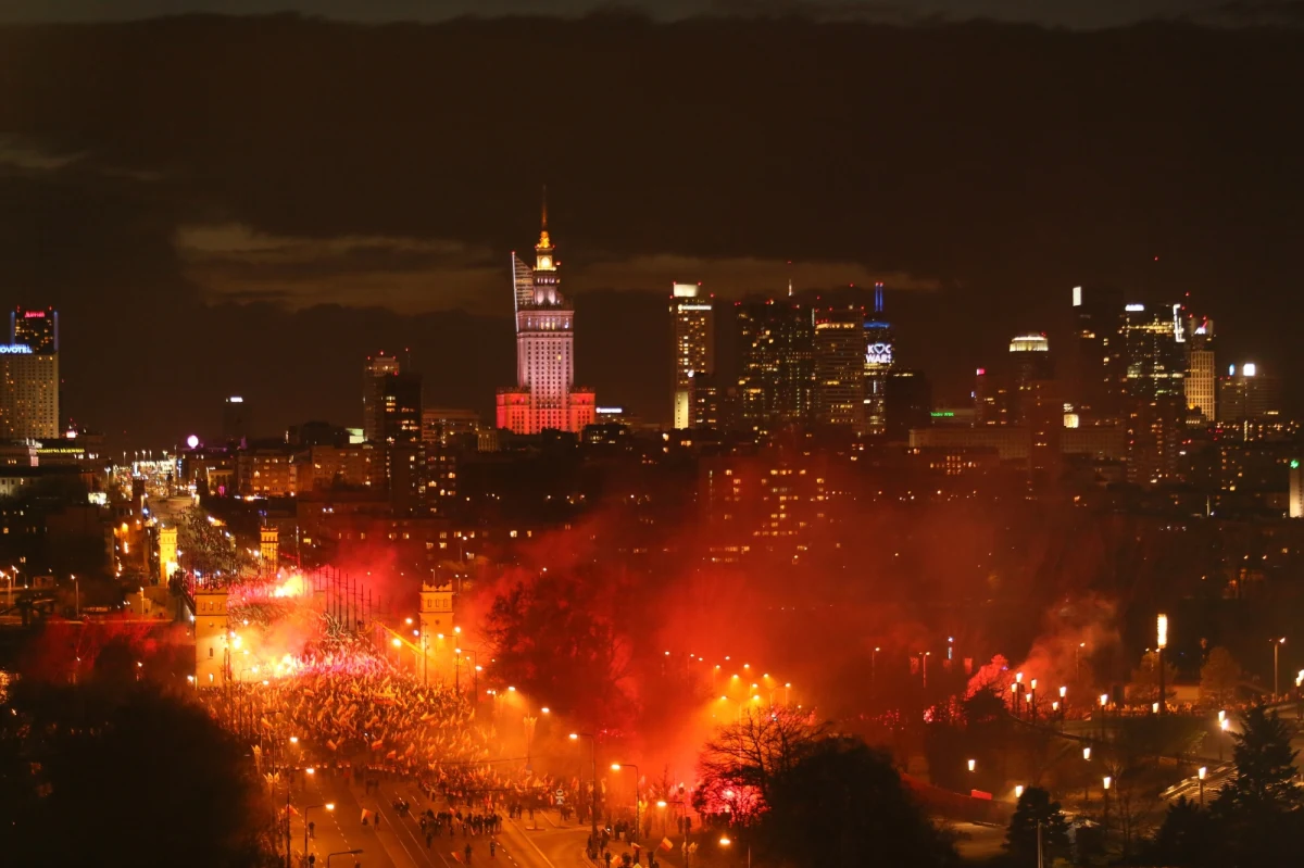 Są dwa zażalenia ws. umorzenia przez prokuraturę śledztwa dotyczącego poturbowania przez uczestników zeszłorocznego Marszu Niepodległości kobiet, które próbowały zablokować pochód - dowiedział się reporter RMF FM Krzysztof Zasada. Napastnicy, przypomnijmy, bili, kopali, opluwali i znieważali działaczki Obywateli RP.