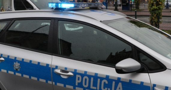 Policja przesłuchała pierwszych świadków wczorajszego ataku nożownika na 59-latkę sprzedającą warzywa na straganie we Wrocławiu. Kobieta została kilkukrotnie raniona nożem. W ciężkim stanie trafiła do szpitala. 