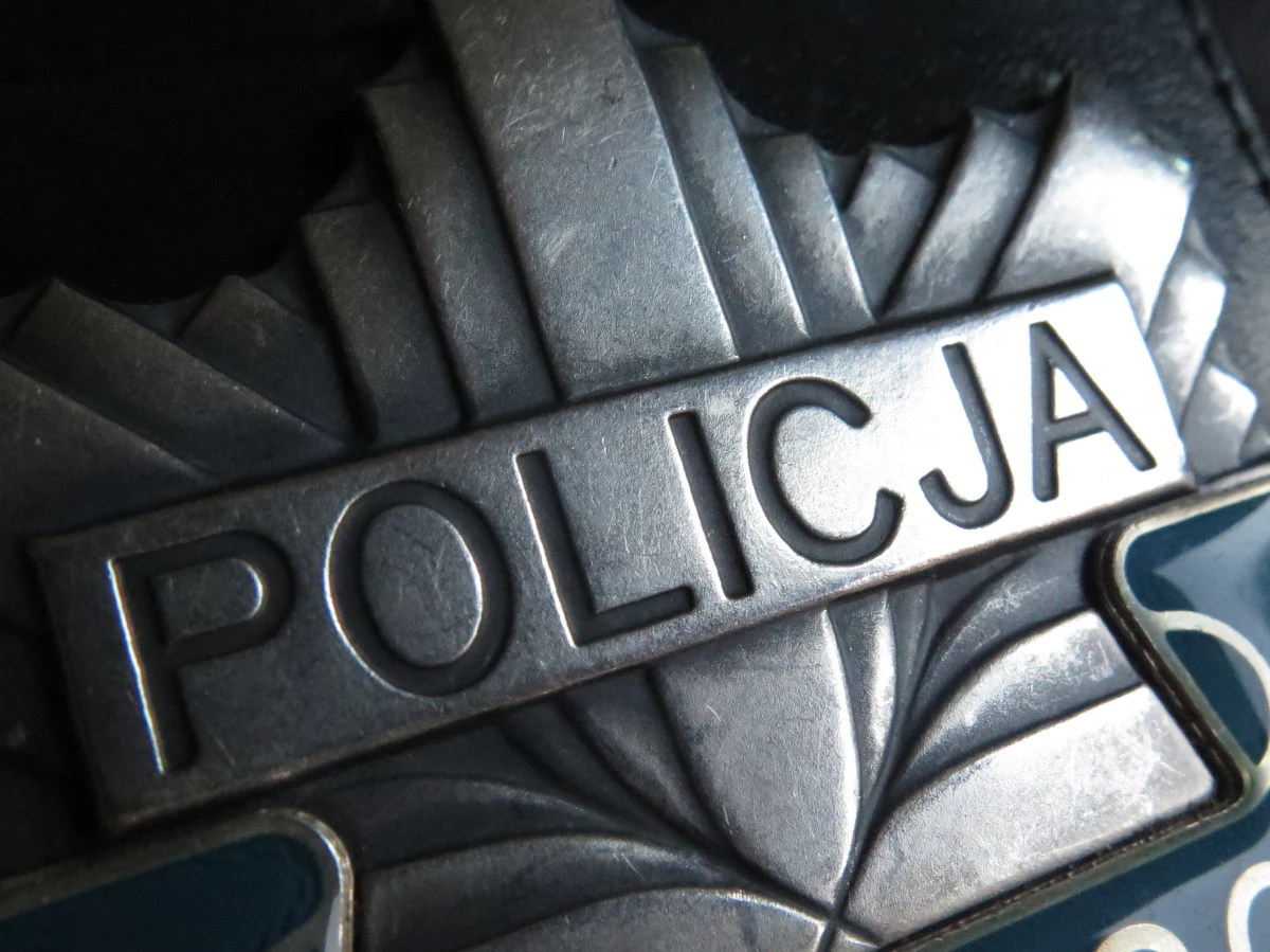 Mieszkaniec podsłupskiego Gogolewa został znaleziony martwy niedaleko remizy strażackiej. Podczas oględzin zwłok stwierdzono dwie rany tłuczone głowy. Zwłoki były w całości nadpalone. Prokuratura wszczęła śledztwo w kierunku zabójstwa.