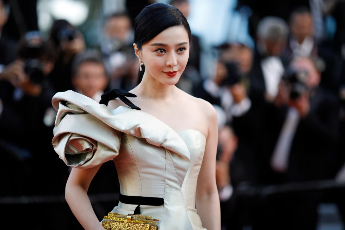 Znana z filmów "X-Men" i "Iron Men" Fan Bingbing zniknęła. Słuch o popularnej aktorce zaginął trzy miesiące temu. Media spekulują, że kobieta unikała płacenia podatków i została zatrzymana przez chińskie władze.