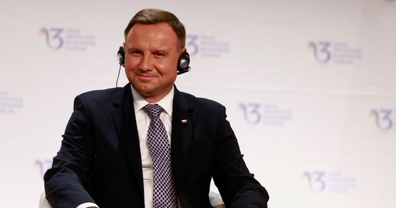 Bezpieczeństwo energetyczne i bezpieczeństwo militarne - to według zapowiedzi samego prezydenta Andrzeja Dudy najważniejsze punkty jego wizyty w Waszyngtonie. Prezydent razem z małżonką wylądowali w nocy w bazie Andrews pod Waszyngtonem. W planach prezydenckiej pary jest przede wszystkim spotkanie z prezydentem USA Donaldem Trumpem. 