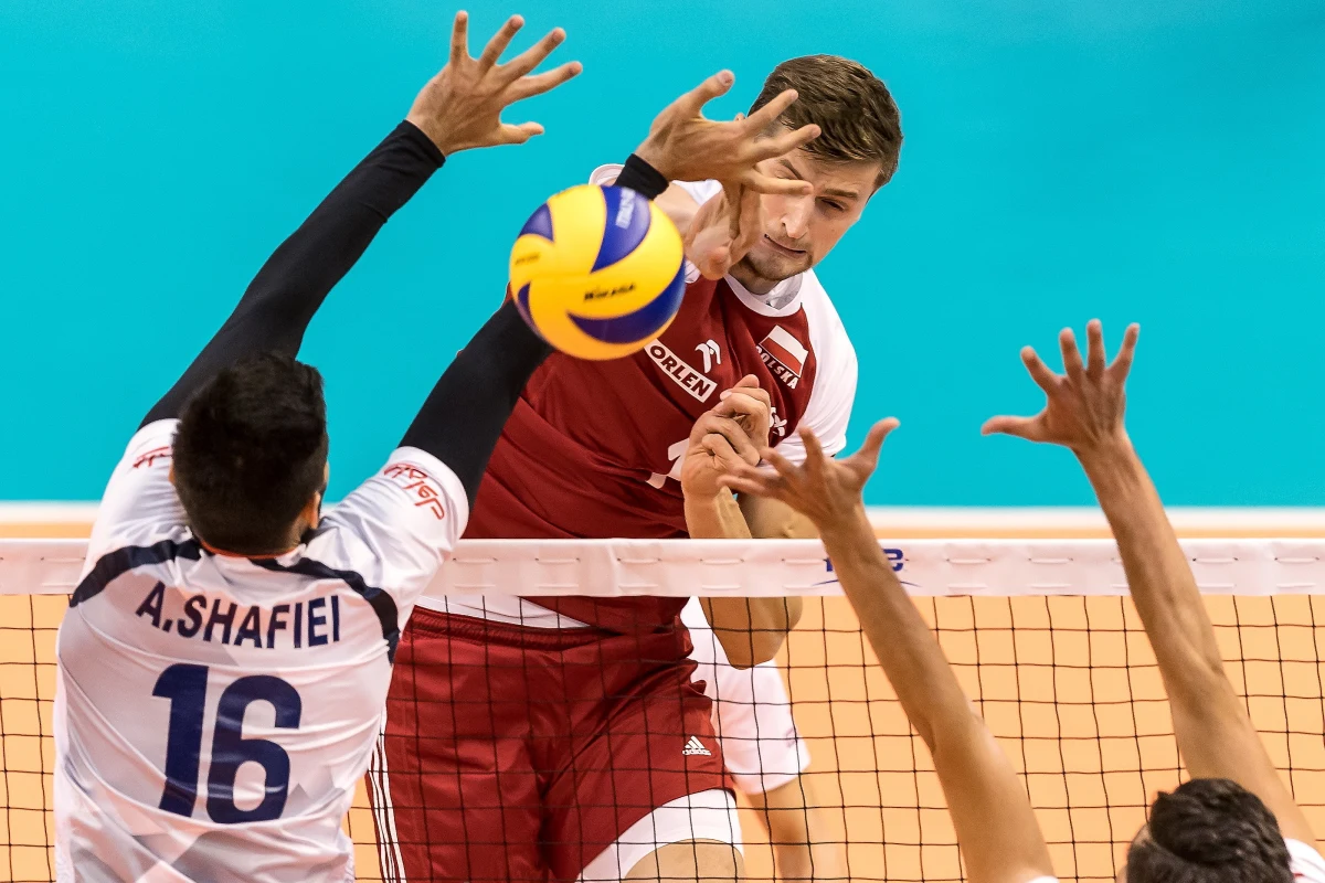 Polscy siatkarze wieczornym meczem z Bułgarami w Warnie zakończą pierwszą fazę mistrzostw świata. Broniącym tytułu biało-czerwonym wystarczy wygranie dwóch setów, żeby awansować do kolejnego etapu z pierwszego miejsca w grupie. Są jedyną niepokonaną drużyną w grupie D. Bardzo cenne było poniedziałkowe zwycięstwo nad Iranem 3:0. 