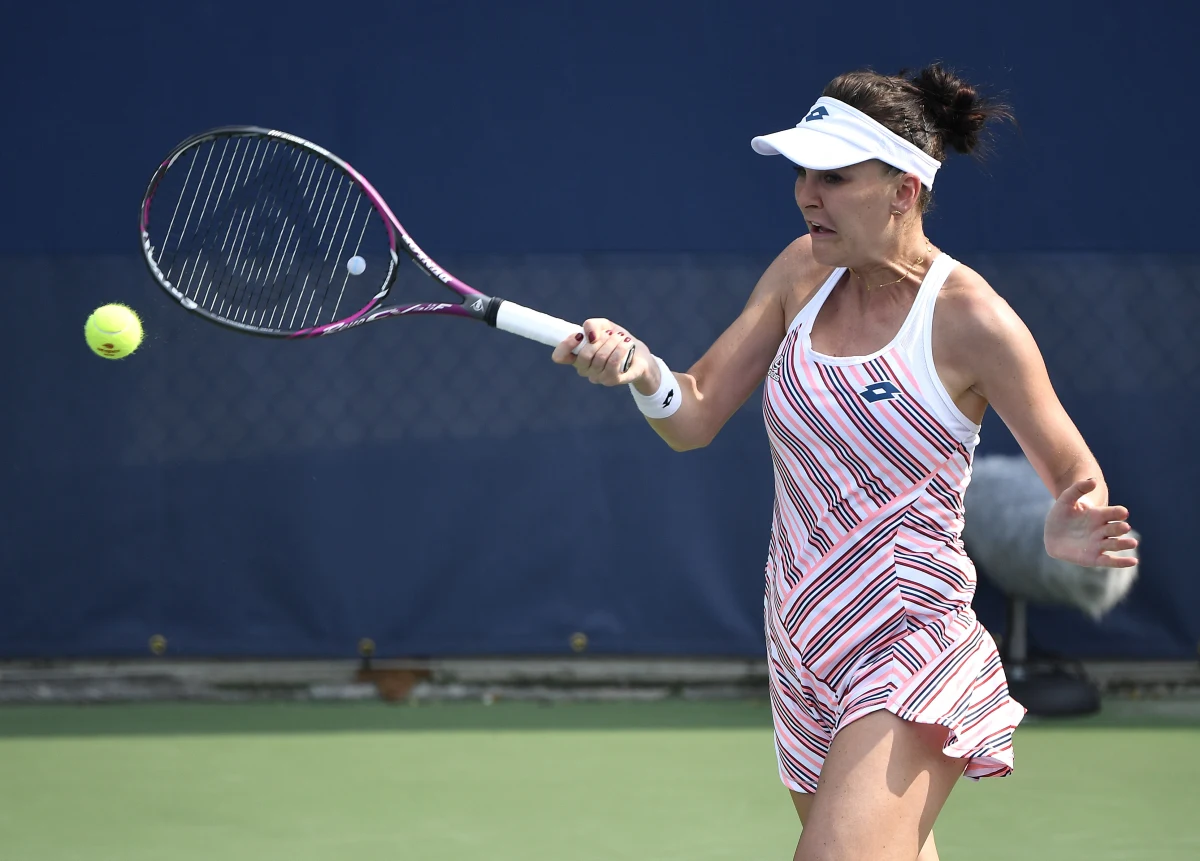 Agnieszka Radwańska wygrała z Amerykanką Bethanie Mattek-Sands 6:4, 7:5 w pierwszej rundzie tenisowego turnieju WTA na kortach twardych w Seulu (pula nagród 250 tys. dol.). Polka triumfowała tam pięć lat temu.
