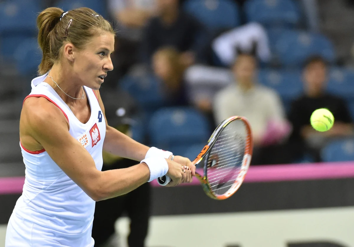 Alicja Rosolska i Amerykanka Abigail Spears awansowały do ćwierćfinału debla tenisowego turnieju WTA na kortach twardych w Tokio (pula nagród 799 tysięcy dolarów). W pierwszej rundzie pokonały Japonki Miyabi Inoue i Chihiro Muramatsu 6:3, 6:3.