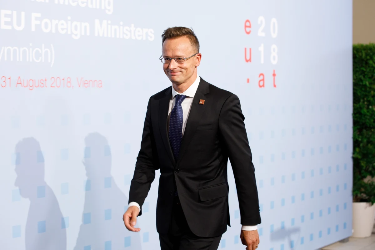 Szef MSZ Węgier oświadczył w wywiadzie dla rosyjskiego dziennika "Kommiersant", że Węgry zawetują każdą próbę nałożenia przez UE sankcji na Polskę. Peter Szijjarto oznajmił też, że rezolucja PE ws. Węgier była umotywowana politycznie.