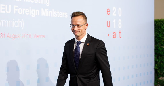 Szef MSZ Węgier oświadczył w wywiadzie dla rosyjskiego dziennika "Kommiersant", że Węgry zawetują każdą próbę nałożenia przez UE sankcji na Polskę. Peter Szijjarto oznajmił też, że rezolucja PE ws. Węgier była umotywowana politycznie.