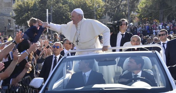 ​Papież Franciszek zmodyfikował reguły synodu biskupów rozszerzając w nim znaczenie - jak podkreślił - "słuchania Ludu Bożego". Zmiany te są zawarte w ogłoszonej konstytucji apostolskiej "Episcopalis communio".