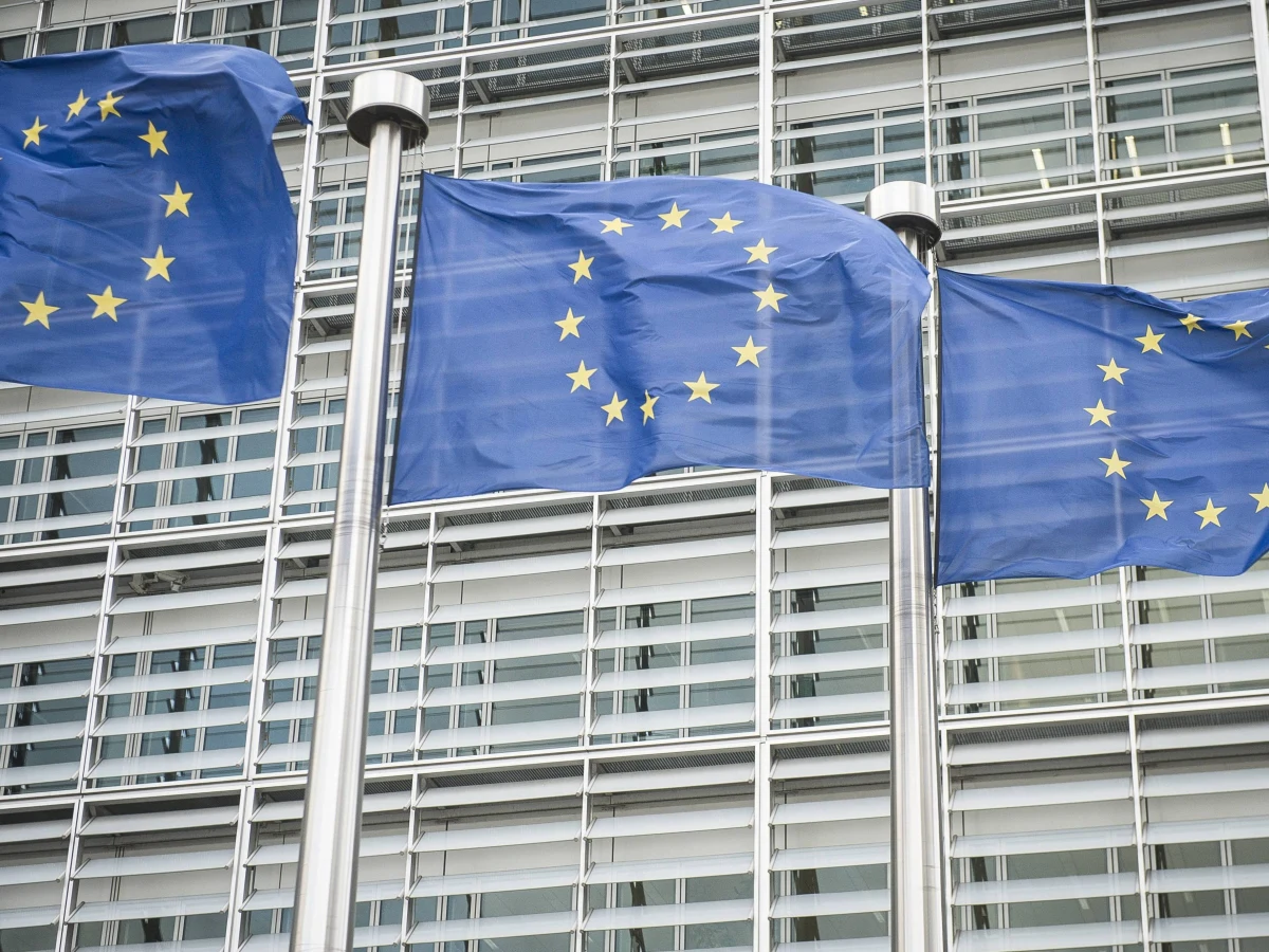 ​Z godzinnym opóźnieniem rozpoczęło się w Brukseli wysłuchanie Polski na posiedzeniu Rady UE w ramach procedury z art. 7. traktatu unijnego. Przedstawiciele władz z Warszawy będą bronić zmian w wymiarze sprawiedliwości. Minister ds. europejskich Austrii Gernot Bluemel mówił przed rozpoczęciem spotkania, że dopóki państwa członkowskie będą miały pytania dotyczące reformy wymiaru sprawiedliwości w Polsce, tak długo Rada UE będzie zajmować się tym tematem.