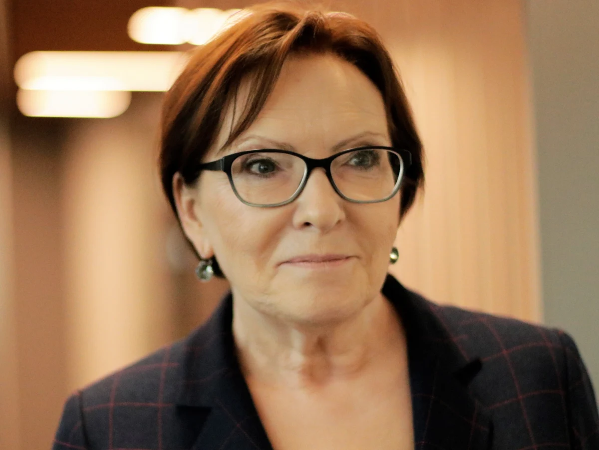 "Liczę na wiele, tym bardziej, że nie chodzi tu tylko o polityków, ale o Polaków. Polacy chcieliby, by na spotkaniu w Białym Domu rozwiązano konkretne sprawy. Ja bym chciała, by nagle się okazało, że Polacy mogą bez wiz wjeżdżać do USA. Polacy liczą też na to, że prezydent Trump pokaże instrumenty, dzięki którym zablokuje budowę Nord Stream 2" - powiedziała Ewa Kopacz w Popołudniowej rozmowie w RMF FM, komentując wizytę prezydenta Andrzeja Dudy w Stanach Zjednoczonych. "Po trzecie, chciałabym usłyszeć, że gaz skroplony, który popłynie do nas z USA, że jego cena będzie niska. A czwarta sprawa to wzmocnienie naszego bezpieczeństwa, stała obecność wojsk amerykańskich w Polsce"  - dodała była premier. 