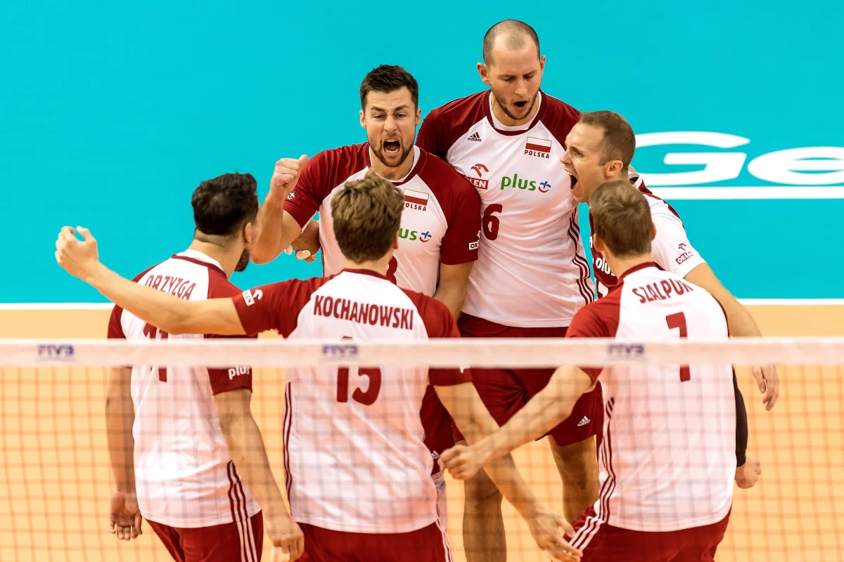 Broniący tytułu polscy siatkarze pokonali w Warnie Bułgarów 3:1 (25:14, 23:25, 25:22, 25:23) w ostatnim meczu grupy D mistrzostw świata. Biało-czerwoni, którzy zanotowali komplet zwycięstw, awansowali do drugiej rundy z pierwszego miejsca w tabeli.