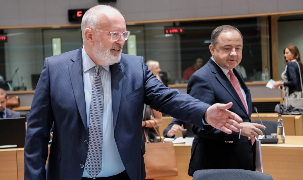 Ubrał się w szaty Odyseusza i chce wciąż utrzymywać się na fali. Nawet przez kolejnych pięć lat. A do tego potrzebna mu jest Polska. 