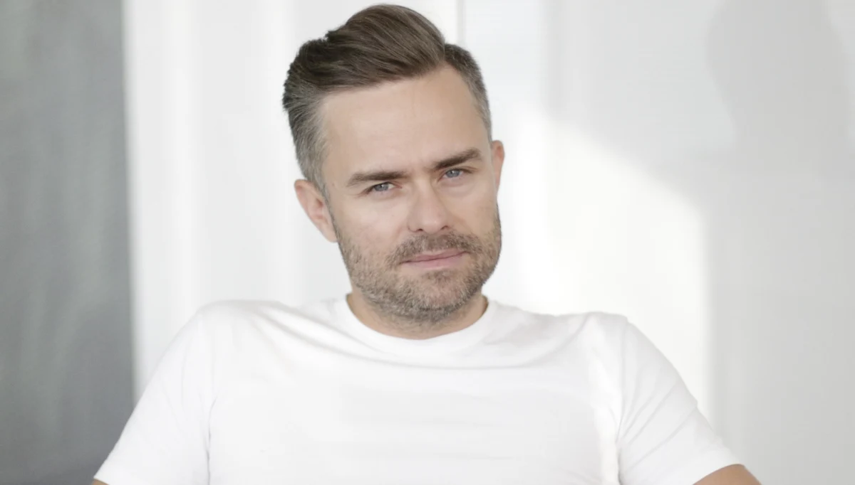 Do wyborów prezydenckich już mniej niż 2 lata. Czy Andrzej Duda powinien zacząć działać? „Ta kampania prezydencka dla prezydenta, który chce się ubiegać o reelekcję już powinna się zacząć. Ja cały czas ma problem z tą prezydenturą taki, że ja nie widzę sposobu w jaki prezydent Andrzej Duda chce budować swoją pozycję polityczną. Na początku myślałem, że dobrze się czuje wśród ludzi, więc będzie model (Vaclava) Klausa - czyli objedzie Polskę, ściśnie rękę prawie każdemu wyborcy i to będzie model kampanii. Ale okazało się że nie. Jest cały czas próba znalezienia sposobu - czy ma to być vox populi czy vox Dei. Na razie nie wiadomo, czy to bardziej mówi ksiądz proboszcz czy kolega Andrzej” – mówił w Porannej rozmowie w RMF FM były rzecznik PiS Adam Hofman.
