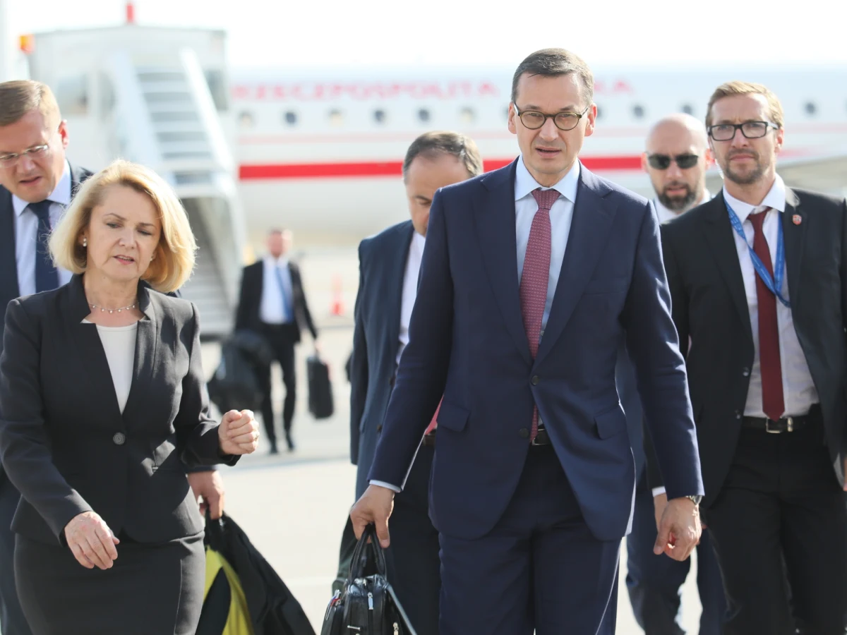 Polska podjęła zakulisowe rozmowy z Brukselą w sprawie sądownictwa - twierdzą rozmówcy naszej dziennikarki Katarzyny Szymańskiej-Borginon. Właśnie to było główną przyczyną odłożenia przez kolegium komisarzy decyzji o pozwie przeciwko Polsce do Trybunału Sprawiedliwości UE w sprawie SN. 