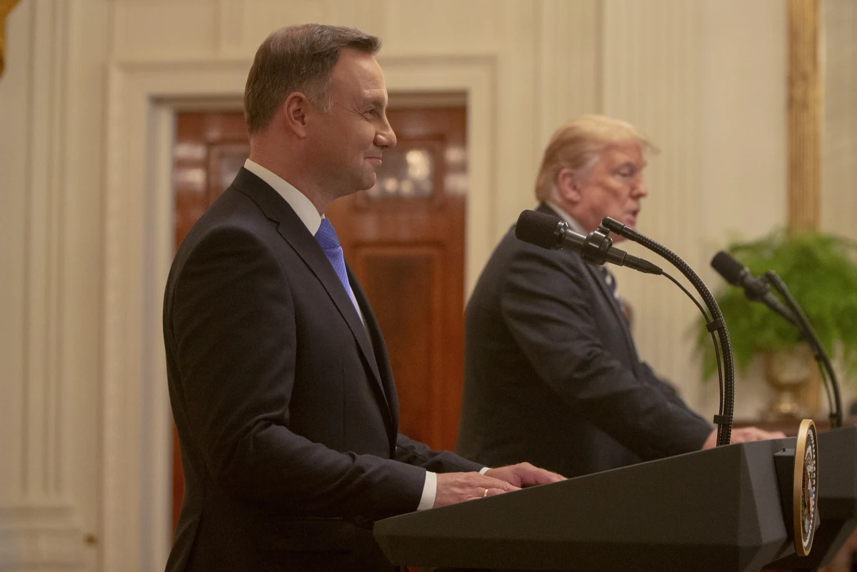 ​Dobrze, że doszło do tej wizyty, ale zabrakło w niej konkretów. Nie wiadomo, kiedy USA zniosą wizy dla Polaków - w ten sposób wizytę prezydenta Andrzeja Dudy w Białym Domu ocenił prezes PSL Władysław Kosiniak-Kamysz. Jak dodał, deklaracja dotycząca m.in. obronności jest kontynuacją wcześniejszych umów.